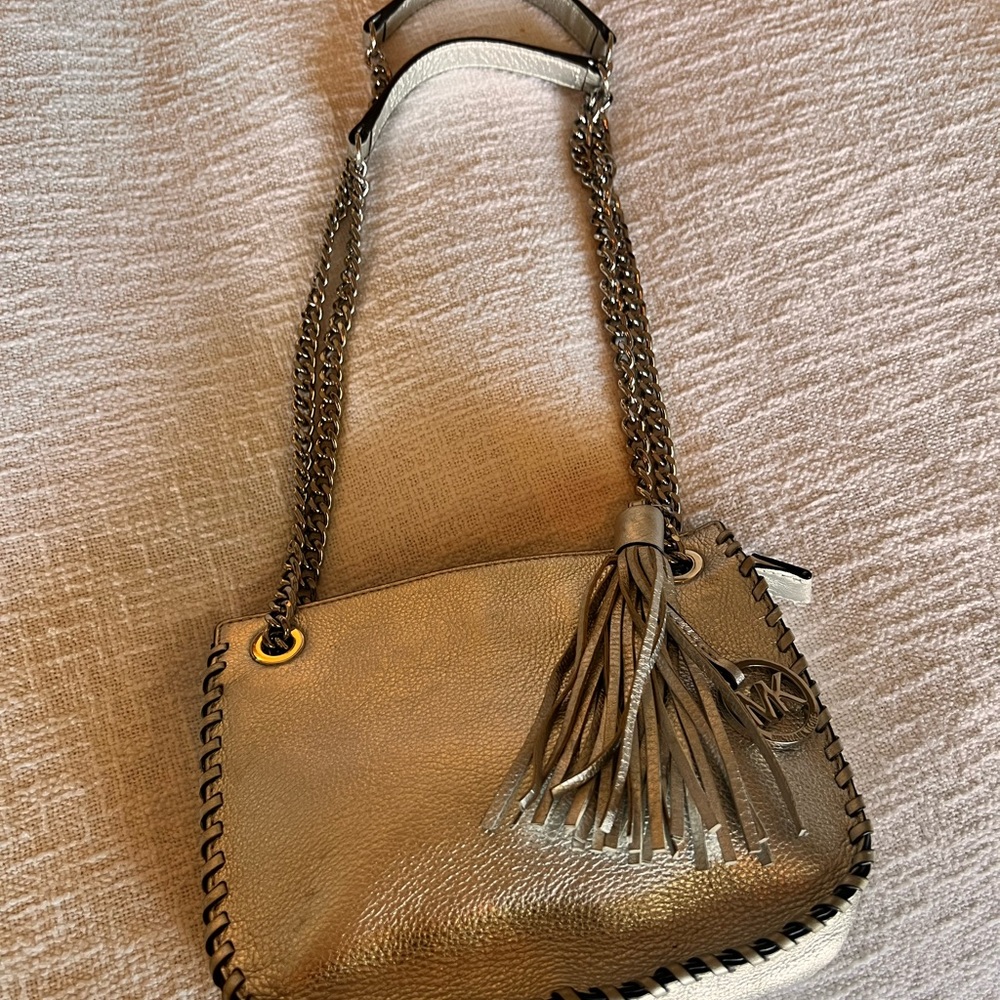 Michael Kors crossbody/Adjustable chain,converts to shoulder bag..used once